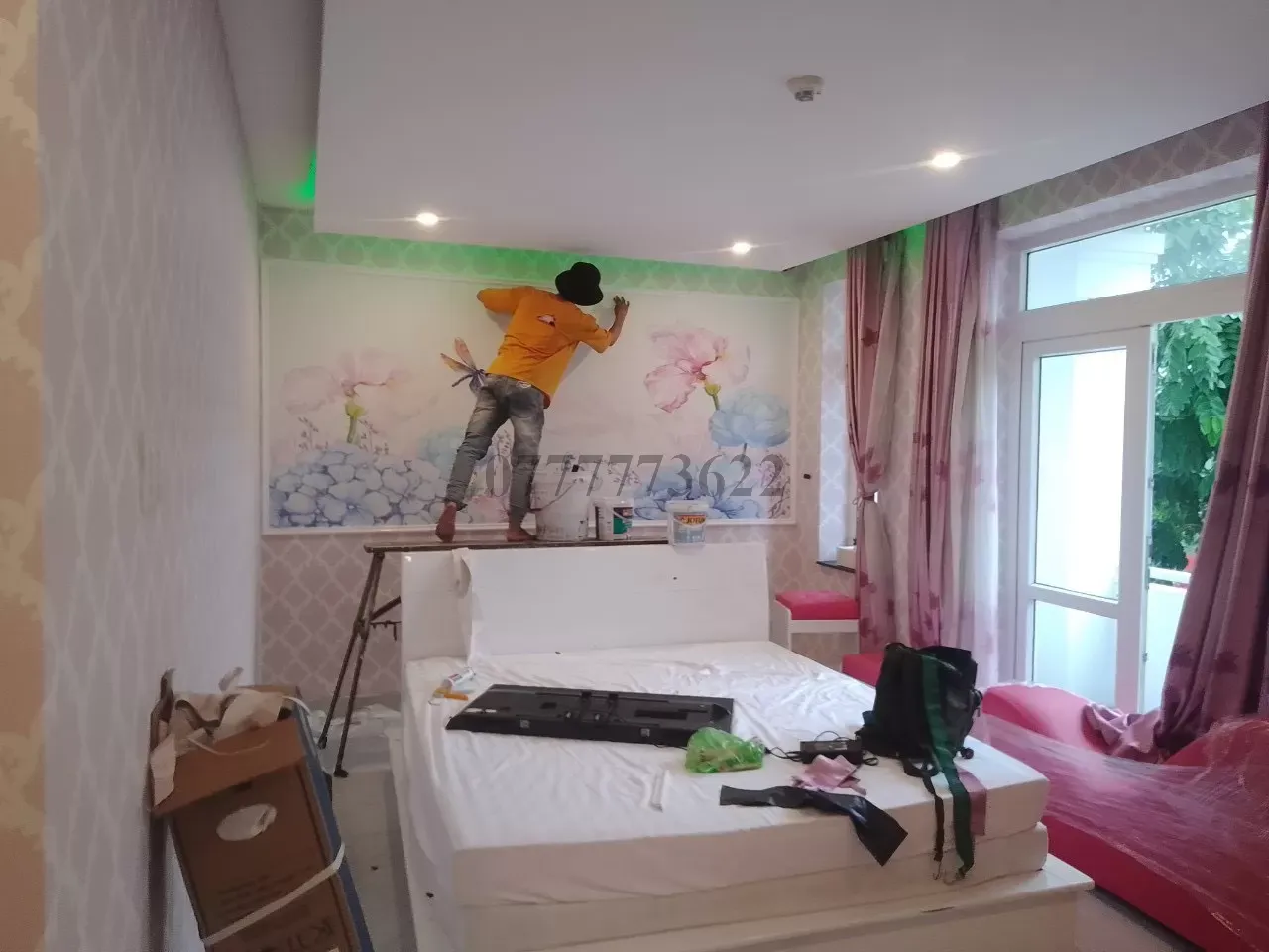 Tranh dán tường: Thổi hồn cho không gian